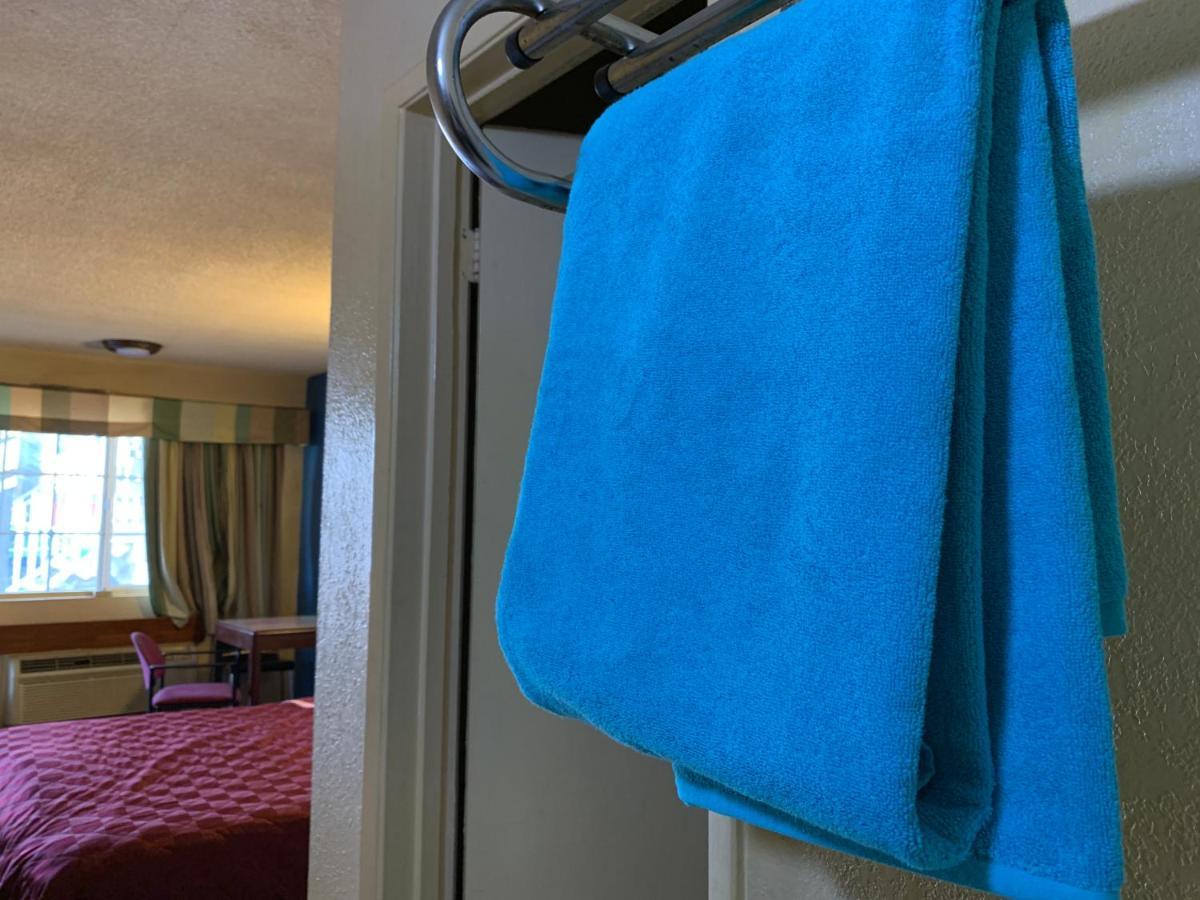 Tiki Lodge Modesto - 24 Hour, No Deposit, Pets Stay Free Buitenkant foto